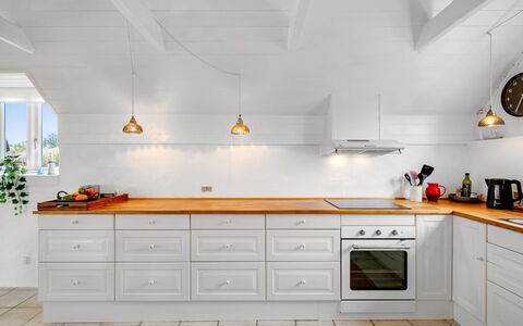 Annielle - from the Sea: Indretning, Gulvbelægning, Køkken, Træ, Loft, Cabinetry, Countertop, Lysarmatur, Etage, Møbel