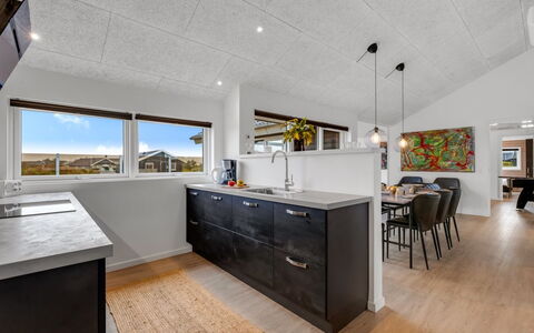 Tola - 450M from the Sea: Køkken, Countertop, Gulvbelægning, Indretning, Loft, Træ, Større Bandage, Etage, Køkken Apparat, Cabinetry