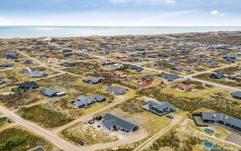 Tola - 450M from the Sea: Landskab, Hældning, Sand