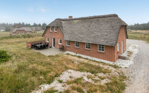 Matrona - 750M from the Sea: Tag, Sommerhus, Hus, Land Lot, Tækning, Landdistrikt, Stuehus, Landsby, Lade