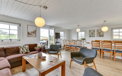 Matrona - 750M from the Sea: Træ, Møbel, Hjem, Etage, Hårdttræ, Dør, Bejdse, Stol, Køkken & Spisebord, Trægulve
