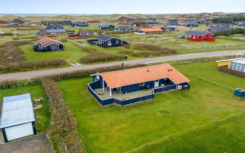 Odmar - 300M from the Sea: Træ, Hus, Sommerhus, Hjem, Tag, Landdistrikt, Sidespor, Bjælkehytte, Garden Bygninger, Hårdttræ