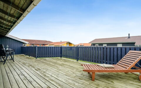 Odmar - 300M from the Sea: Træ, Hus, Sommerhus, Hjem, Tag, Landdistrikt, Sidespor, Bjælkehytte, Garden Bygninger, Hårdttræ