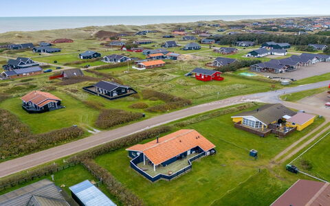Odmar - 300M from the Sea: Træ, Hus, Sommerhus, Hjem, Tag, Landdistrikt, Sidespor, Bjælkehytte, Garden Bygninger, Hårdttræ