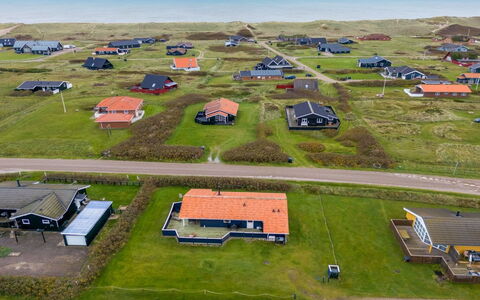 Odmar - 300M from the Sea: Træ, Hus, Sommerhus, Hjem, Tag, Landdistrikt, Sidespor, Bjælkehytte, Garden Bygninger, Hårdttræ