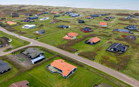Odmar - 300M from the Sea: Træ, Hus, Sommerhus, Hjem, Tag, Landdistrikt, Sidespor, Bjælkehytte, Garden Bygninger, Hårdttræ
