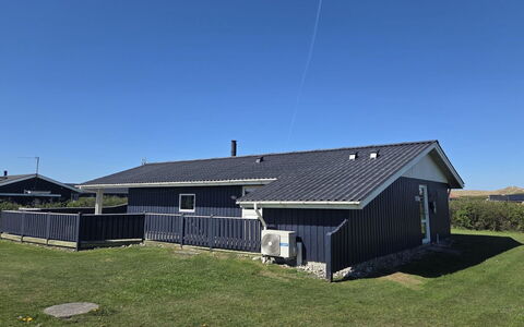 Odmar - 300M from the Sea: Træ, Hus, Sommerhus, Hjem, Tag, Landdistrikt, Sidespor, Bjælkehytte, Garden Bygninger, Hårdttræ