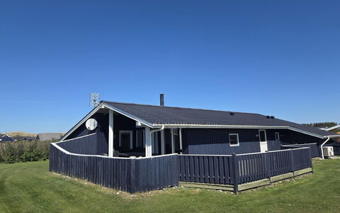 Odmar - 300M from the Sea: Træ, Hus, Sommerhus, Hjem, Tag, Landdistrikt, Sidespor, Bjælkehytte, Garden Bygninger, Hårdttræ