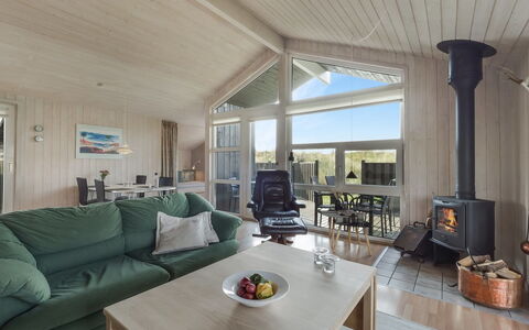 Suometar - 400M from the Sea: Træ, Hjem, Hus, Sommerhus, Loft, Dør, Stue, Hårdttræ, Couch