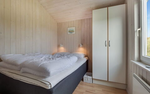 Suometar - 400M from the Sea: Soveværelse, Seng, Træ, Sengetøj, Indretning, Etage, Sengetøj, Loft, Gulvbelægning, Bed Frame
