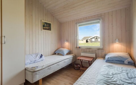 Suometar - 400M from the Sea: Træ, Soveværelse, Hjem, Seng, Bed Frame, Sengetøj, Hårdttræ, Sengetøj, Planke, Bejdse