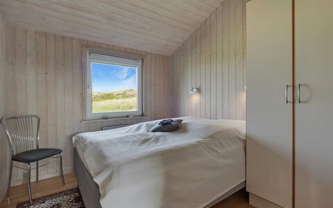 Suometar - 400M from the Sea: Væg, Træ, Loft, Soveværelse, Etage, Gulvbelægning, Indretning, Seng, Sengetøj, Hjem