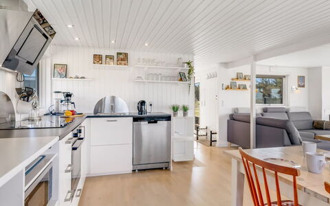 Carelle - 300M from the Sea: Indretning, Køkken, Gulvbelægning, Møbel, Træ, Loft, Countertop, Større Bandage, Køkken Apparat, Etage