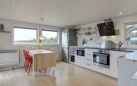 Carelle - 300M from the Sea: Træ, Loft, Hjem, Køkken, Hårdttræ, Countertop, Bejdse, Planke, Trægulve, Lysarmatur