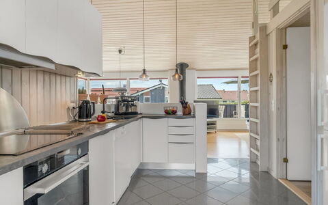 Nedelko - 250M from the Sea: Køkken, Indretning, Countertop, Gulvbelægning, Loft, Træ, Møbel, Etage, Cabinetry, Køkken Apparat