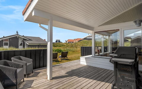Nedelko - 250M from the Sea: Træ, Veranda, Tag, Arkitektur, Hjem, Hus, Kompositmateriale, Dæk, Dør, Skygge