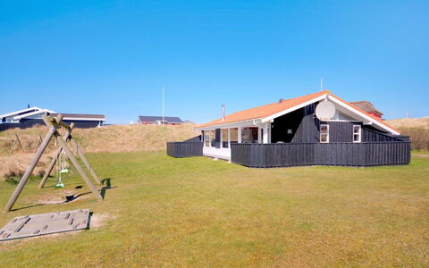 Nedelko - 250M from the Sea: Møbel, Bord, Udendørs Møbler, Udendørs Bord, Stol, Bejdse, Skygge, Backyard, Sommerhus, Køkken & Spisebord