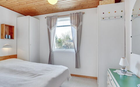 Ingebritt - 1.5Km from the Sea: Indretning, Væg, Møbel, Gulvbelægning, Etage, Træ, Seng, Loft, Soveværelse, Værelse