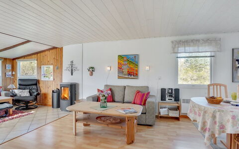 Ingebritt - 1.5Km from the Sea: Træ, Møbel, Loft, Hjem, Indretning, Hus, Gulvbelægning, Sommerhus, Etage, Stue