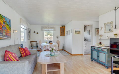 Ingebritt - 1.5Km from the Sea: Møbel, Hjem, Indretning, Loft, Etage, Sommerhus, Stue, Værelse, Couch, Stol