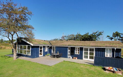 Tomke - 1.7Km from the Sea: Tag, Hjem, Dør, Sommerhus, Skygge, Sidespor, Gård, Estate, Backyard