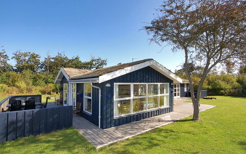 Tomke - 1.7Km from the Sea: Tag, Hjem, Dør, Sommerhus, Skygge, Sidespor, Gård, Estate, Backyard