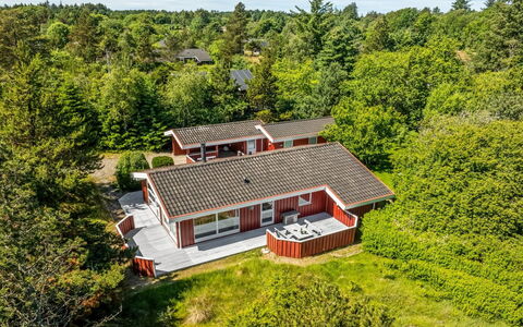 Anneke - 2Km from the Sea: Arkitektur, Tag, Hjem, Kompositmateriale, Dagslys, Sidespor, Indkørsel