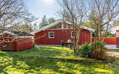 Anneke - 2Km from the Sea