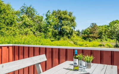 Anneke - 2Km from the Sea