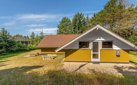 Maritha - 950M from the Sea: Græs, Hus, Tag, Hjem, Sommerhus, Landdistrikt, Land Lot, Estate, Lawn, Landscaping