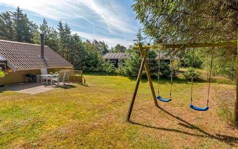 Maritha - 950M from the Sea: Græs, Busk, Land Lot, Skygge, Sommerhus, Have, Lawn, Landscaping, Eng, Garden Bygninger