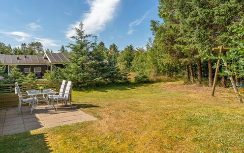 Maritha - 950M from the Sea: Træ, Busk, Land Lot, Have, Sommerhus, Lawn, Landscaping, Skygge, Gård, Evergreen