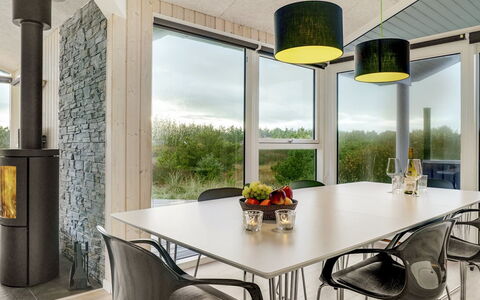Danila - 600M from the Sea: Møbel, Indretning, Gulvbelægning, Stol, Træ, Bord, Køkken & Spisebord, Etage, Loft, Spisestue