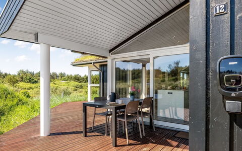 Danila - 600M from the Sea: Veranda, Tag, Arkitektur, Hjem, Dør, Kompositmateriale, Skygge, Dæk, Sommerhus, Sidespor