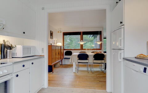 Antoinetta - 900M from the Sea: Træ, Indretning, Gulvbelægning, Møbel, Loft, Etage, Hjem, Køkken, Trægulve, Værelse
