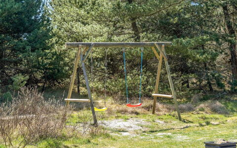Antoinetta - 900M from the Sea: Træ, Legepladsudstyr, Svinge, Land Lot, Have, Skygge, Woodland, Lawn, Parkere, Backyard