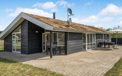 Frerich - 1.5Km from the Sea: Hus, Hjem, Dør, Tag, Sommerhus, Estate, Have, Skygge, Sidespor, Gård