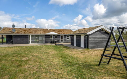 Frerich - 1.5Km from the Sea: Hus, Hjem, Dør, Tag, Sommerhus, Estate, Have, Skygge, Sidespor, Gård