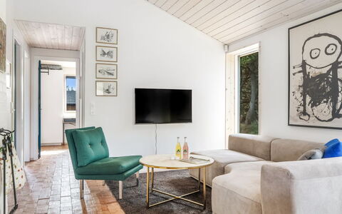 Kadife - 750M from the Sea: Møbel, Indretning, Gulvbelægning, Couch, Etage, Væg, Stue, Træ, Værelse, Loft