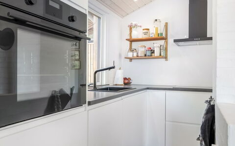 Kadife - 750M from the Sea: Køkken Apparat, Køkken, Større Bandage, Indretning, Countertop, Gulvbelægning, Cabinetry, Husholdningsapparat, Træ, Loft