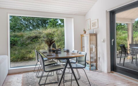 Kadife - 750M from the Sea: Møbel, Bord, Træ, Køkken & Spisebord, Gulvbelægning, Indretning, Stol, Spisestue, Etage, Trægulve