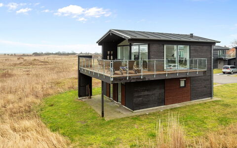 Gerniot - 500M from the Sea: Arkitektur, Tag, Hjem, Kompositmateriale, Dagslys, Sidespor, Indkørsel
