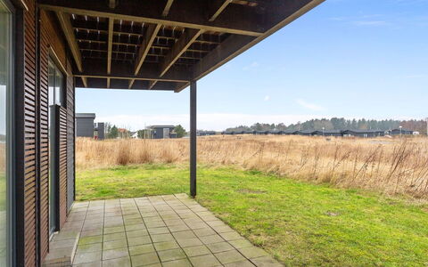 Gerniot - 500M from the Sea: Arkitektur, Tag, Hjem, Kompositmateriale, Dagslys, Sidespor, Indkørsel