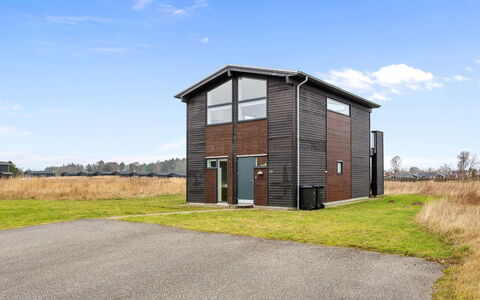 Gerniot - 500M from the Sea: Arkitektur, Tag, Hjem, Kompositmateriale, Dagslys, Sidespor, Indkørsel