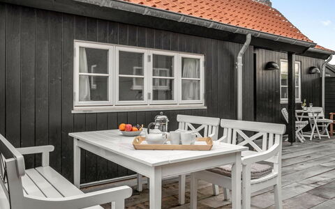 Armina - 75M from the Sea: Træ, Møbel, Bord, Dør, Udendørs Møbler, Etage, Hjem, Hårdttræ, Udendørs Bord, Planke