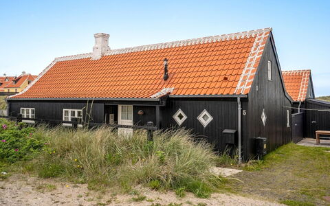 Armina - 75M from the Sea: Hus, Hjem, Tag, Boligområde, Sommerhus, Estate, Stuehus, Lawn, Landscaping, Sidespor