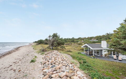 Pascal - 25M from the Sea: Hus, Hjem, Tag, Sommerhus, Busk, Sidespor, Dør, Have, Stuehus