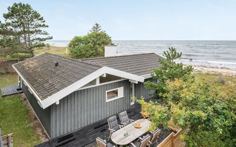 Pascal - 25M from the Sea: Hjem, Hus, Sommerhus, Hav, Kyst, Estate, Ocean, Kyst, Veranda, Hårdttræ