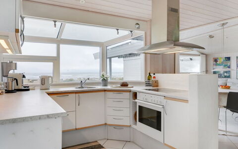 Pascal - 25M from the Sea: Indretning, Køkken, Gulvbelægning, Countertop, Loft, Køkken Apparat, Cabinetry, Etage, Husholdningsapparat, Møbel