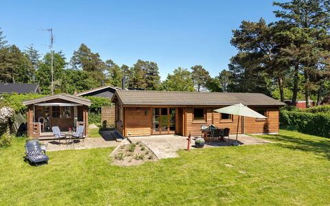 Agda - 100M from the Sea: Hus, Sommerhus, Tag, Hjem, Garden Bygninger, Backyard, Have, Gård, Bjælkehytte, Estate